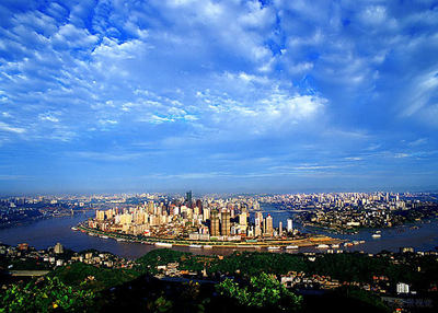 重慶 一座融合山水與光影的全景視覺(jué)之城